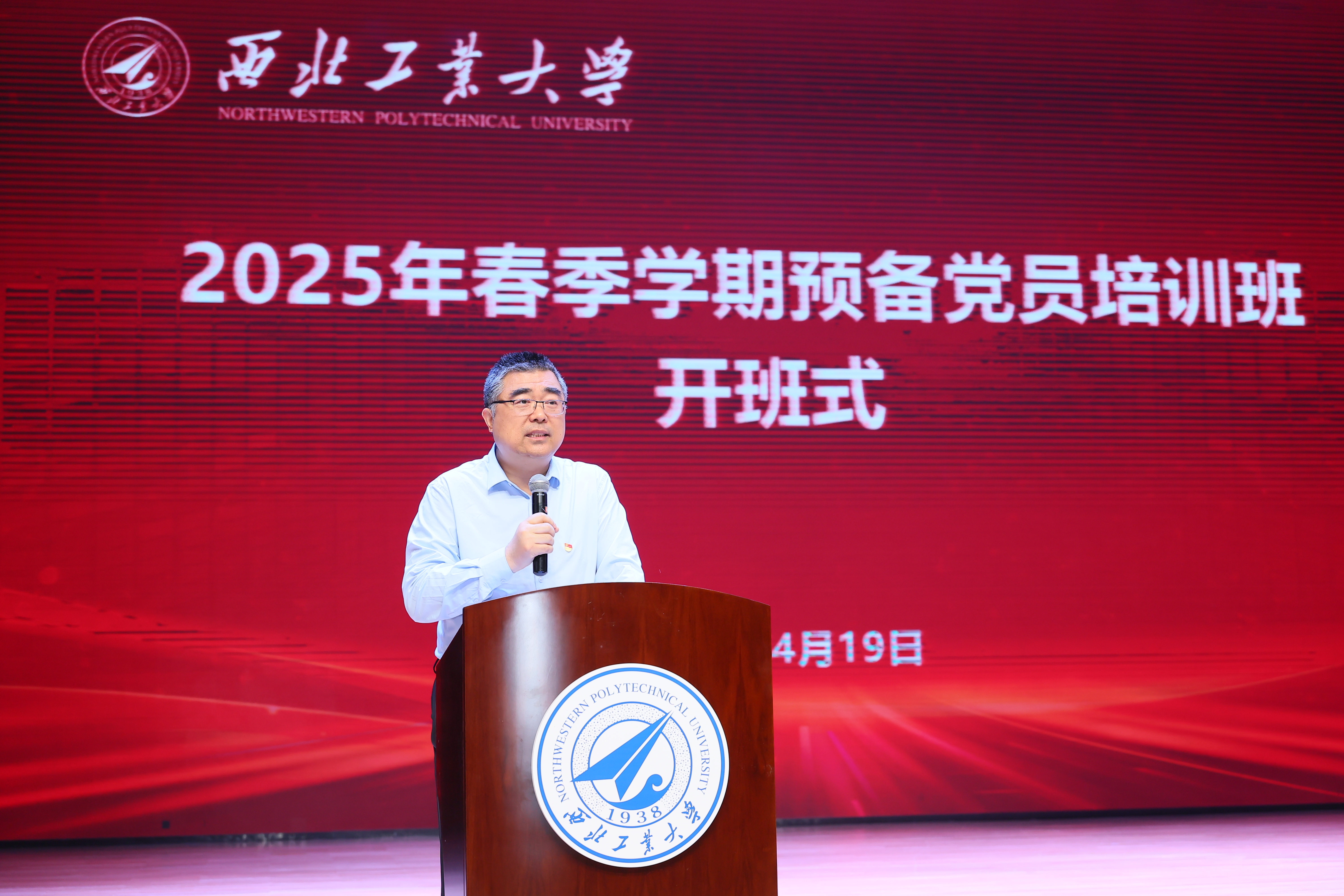 图二 闫部长.JPG 图二 闫部长.JPG